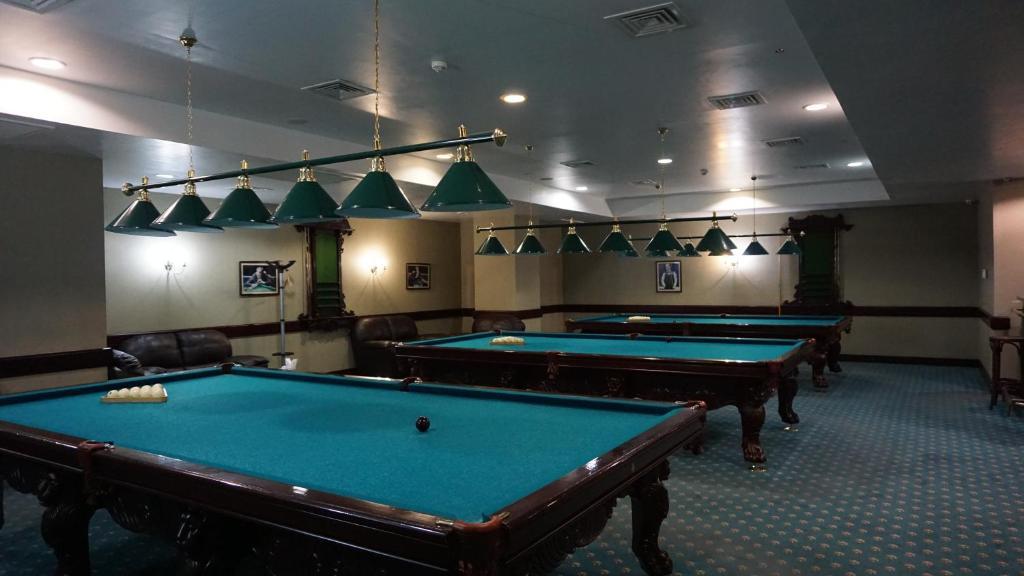 Grand Hotel Victory Aktau  Exteriér fotografie A pool hall