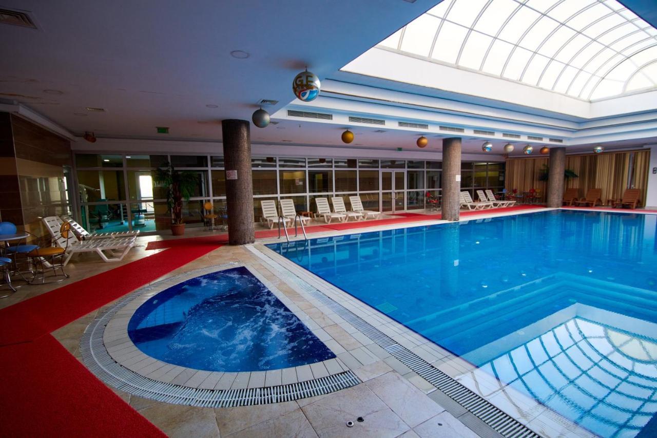 Grand Hotel Victory Aktau  Exteriér fotografie Indoor swimming pool