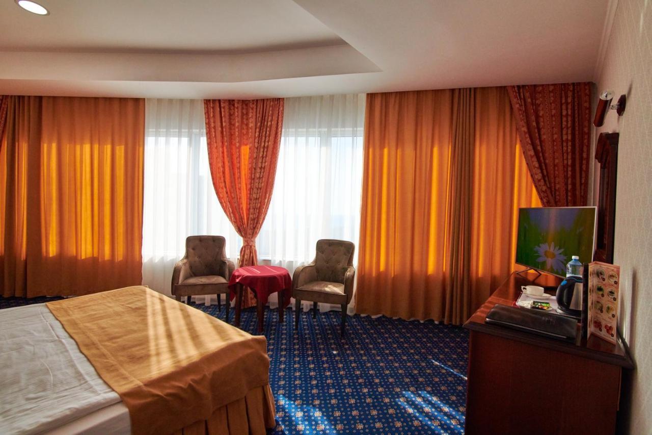 Grand Hotel Victory Aktau  Exteriér fotografie A room at the hotel
