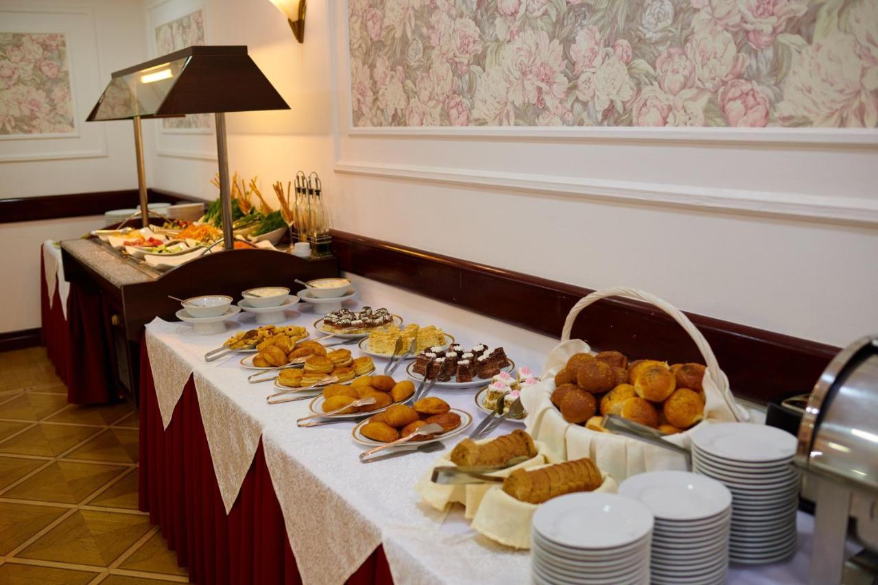 Grand Hotel Victory Aktau  Exteriér fotografie A buffet