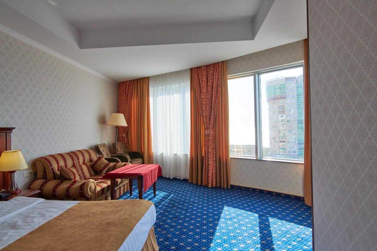 Grand Hotel Victory Aktau  Exteriér fotografie A room at the hotel