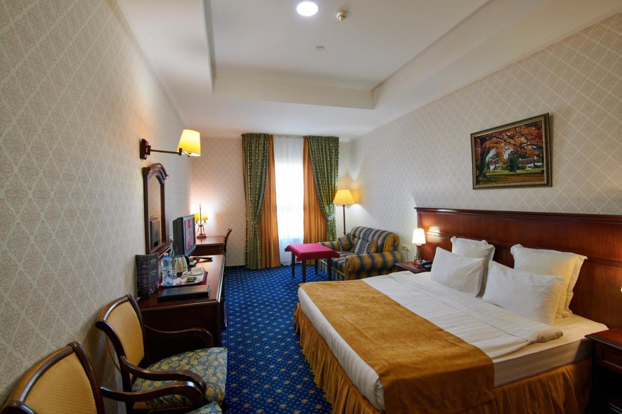 Grand Hotel Victory Aktau  Exteriér fotografie A room at the hotel