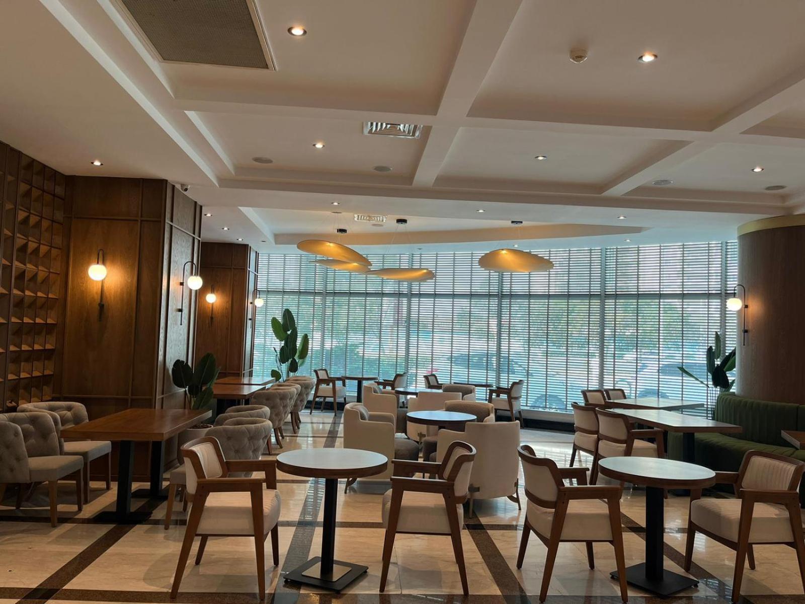 Grand Hotel Victory Aktau  Exteriér fotografie The interior of the lounge