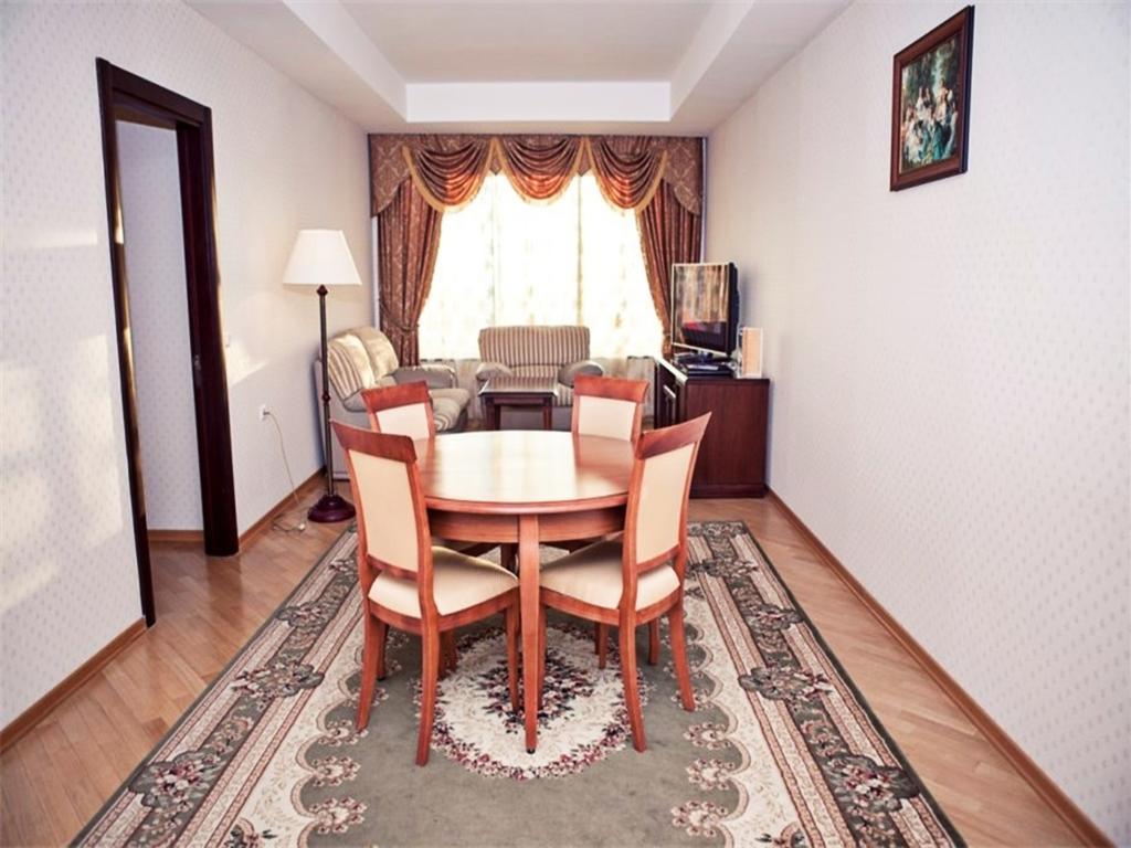 Grand Hotel Victory Aktau  Exteriér fotografie A typical hotel room