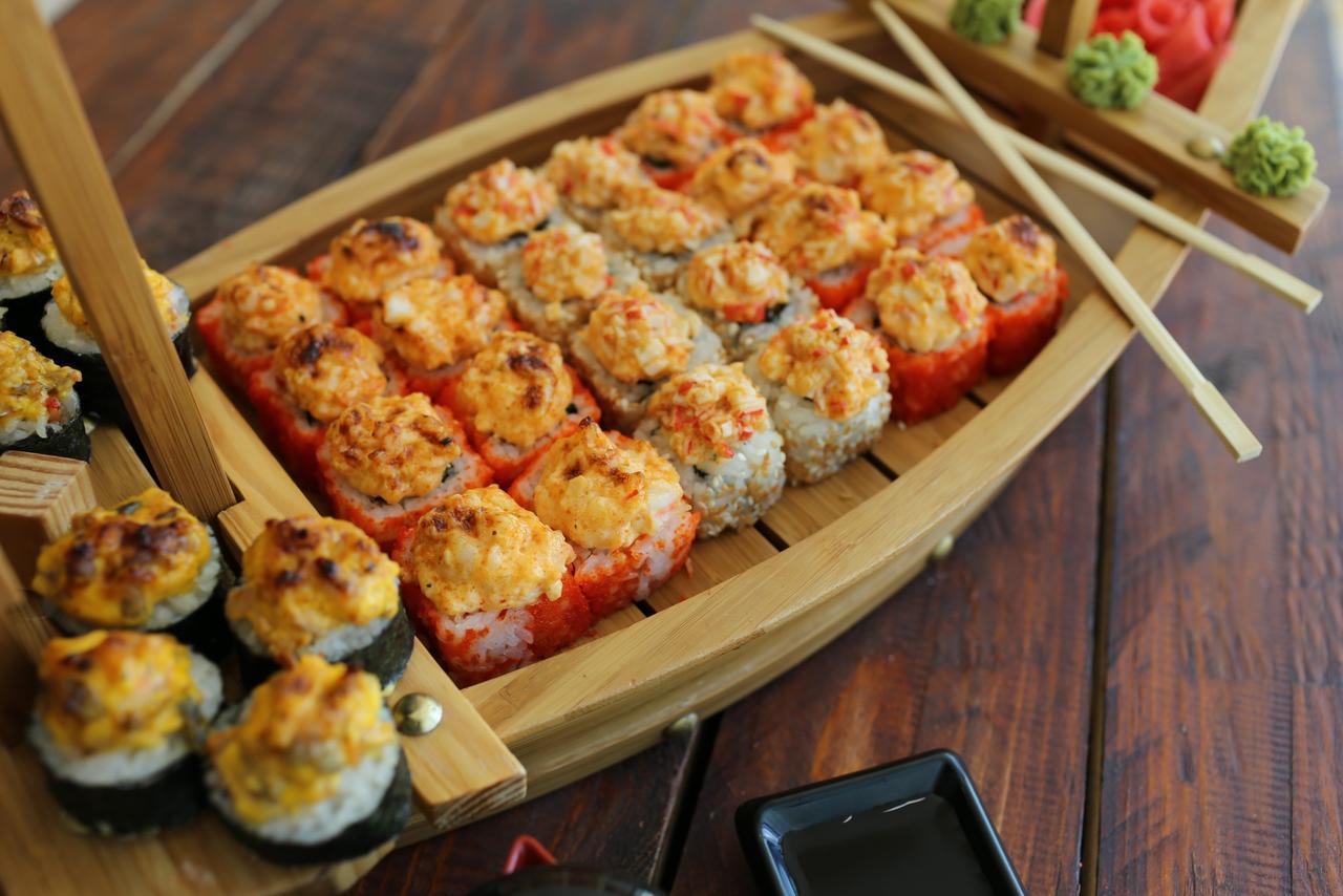 Grand Hotel Victory Aktau  Exteriér fotografie Baked sushi