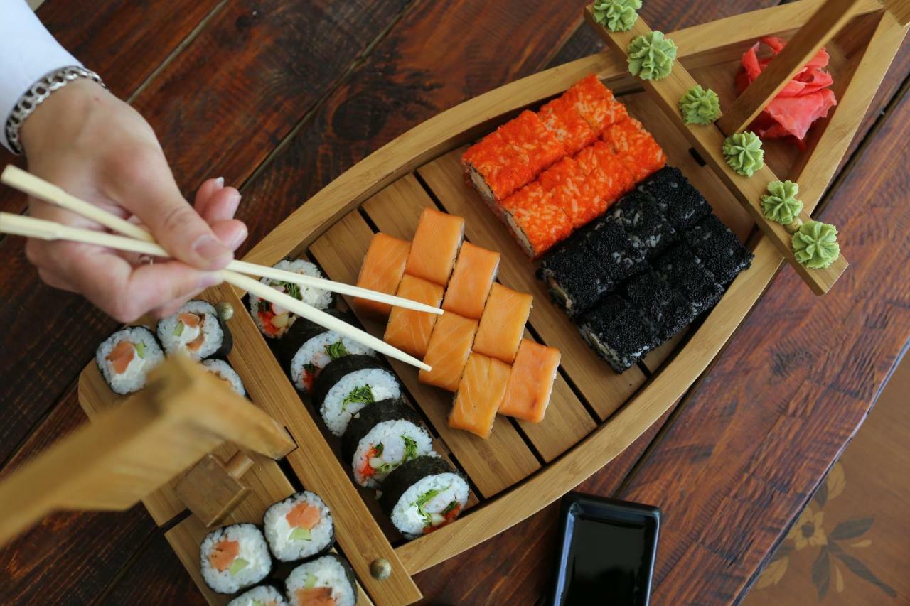 Grand Hotel Victory Aktau  Exteriér fotografie Sushi